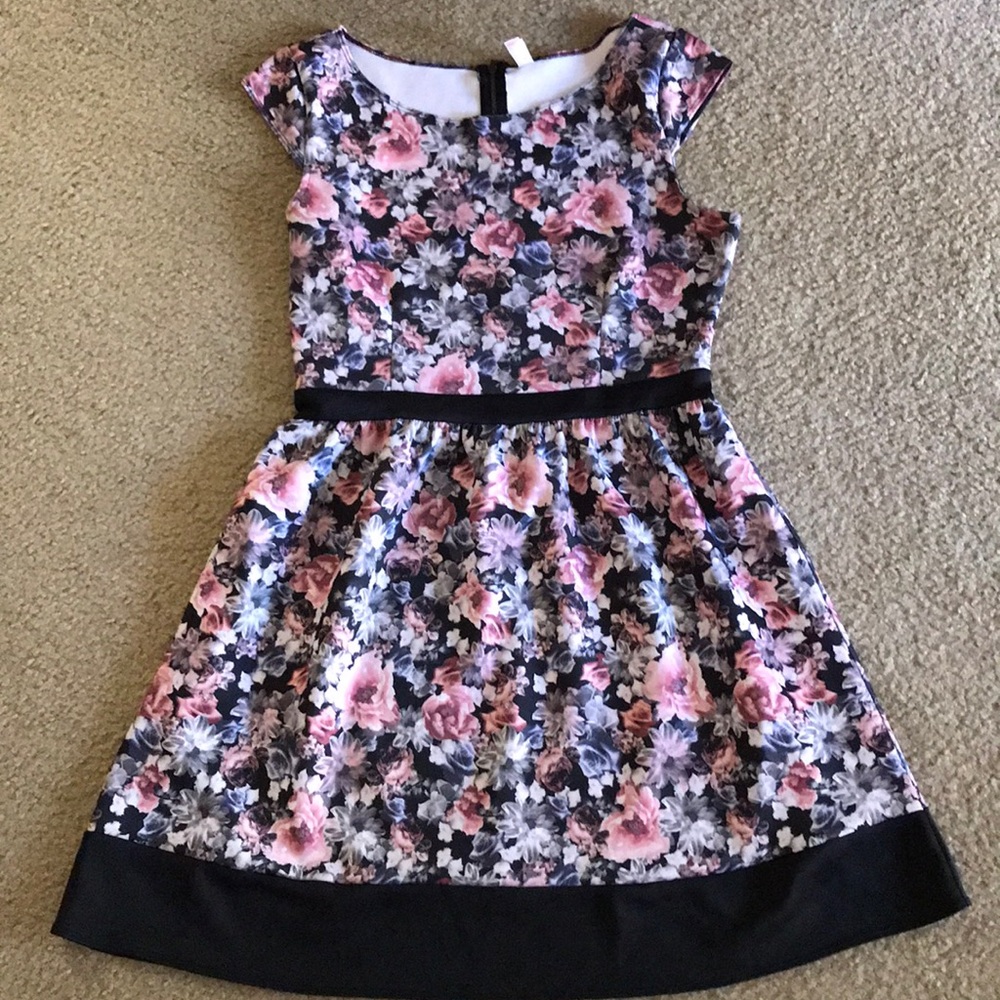 Beautiful floral dress!